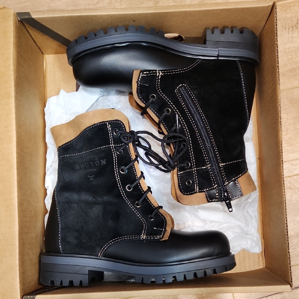 Saute Mouton Léa Black and Tan Boots / New With Box